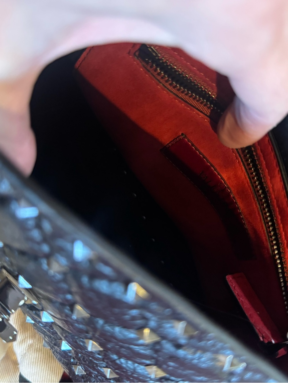 Valentino Garavani Rockstud Shoulder Bag - Picture 5 of 10
